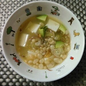 若いアボカドで美味❤豆腐の味噌汁♪（天かす他）